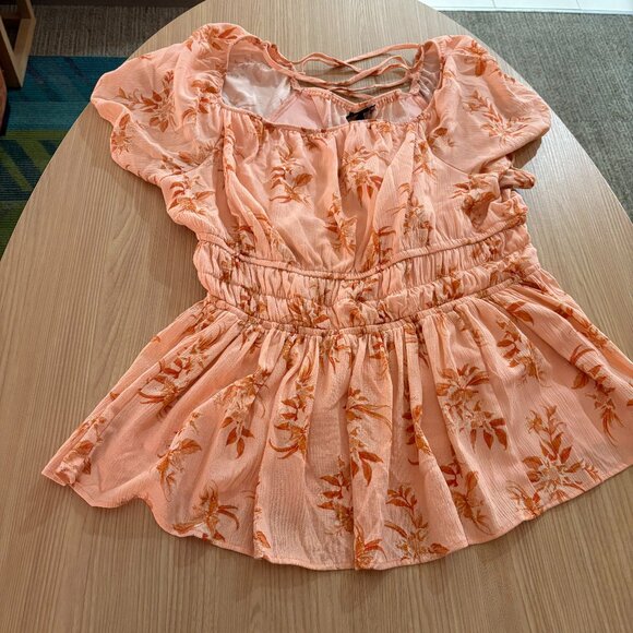 Torrid Washable Crinkle Gauze Criss Cross Back Top 1 1X Pink Floral Print Rayon - Picture 1 of 3